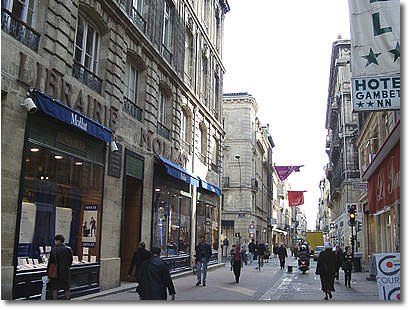 À gauche, la maison de Montesquieu, 11 rue Vital-Carles à Bordeaux.