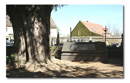 La tombe de George Sand à Nohant. La tombe de George Sand à Nohant.