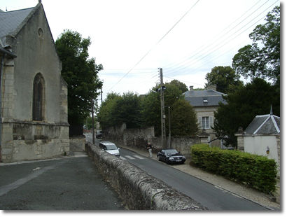 La dernière maison de l'abbé Prévost, à Saint-Firmin près de Senlis (à droite, en contrebas de l'église).