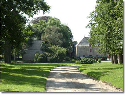 L'entrée du château de Tocqueville, près de Barfleur en Normandie.