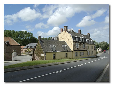 L'ex-hôtel de la Poste à Bernay-en-Ponthieu, où Victor Hugo s'est arrêté. L'ex-hôtel de la Poste à Bernay-en-Ponthieu, où Victor Hugo s'est arrêté.