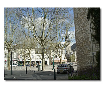 La place du 10 juin 1944. La place du 10 juin 1944.