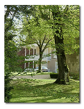 Le château de Frapesle.