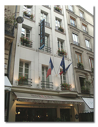 L'hôtel Montana, 28 rue Saint-Benoît à Paris.