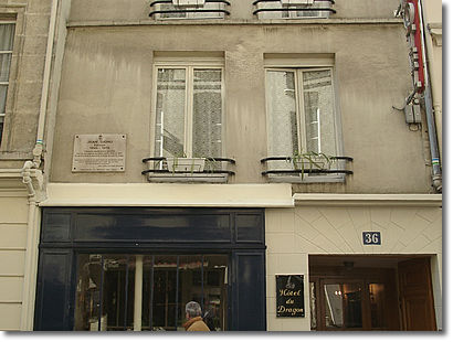 36 rue du Dragon à Paris.