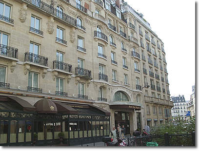 L'hôtel du Pont-Royal, 7 rue Montalembert (juste à la sortie des Editions Gallimard).