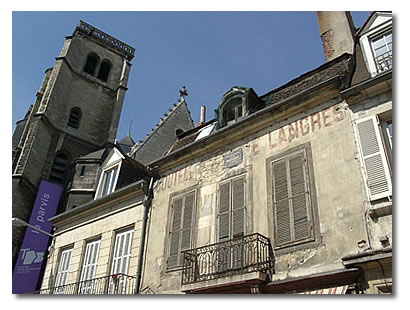 Bossuet naît 12 place Bossuet.