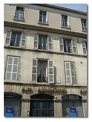 Le 74 rue Jean-Jacques Rousseau.