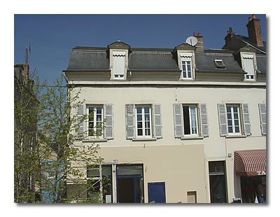 Louis-Antoine de Saint-Just naît en 1767 dans une maison située aujourd'hui place Saint-Just.