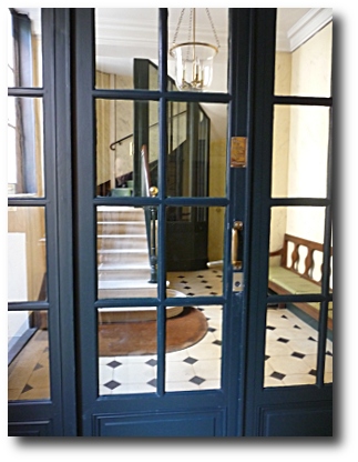 L'entrée du 22 rue de la Chaise (en 2010). L'entrée du 22 rue de la Chaise (en 2010).