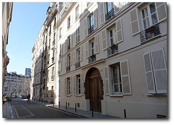A droite, le 22 rue de la Chaise. A droite, le 22 rue de la Chaise.