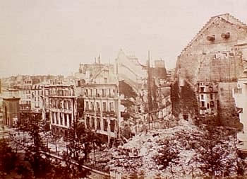 Le théâtre de la Porte Saint-Martin en ruines. Le théâtre de la Porte Saint-Martin en ruines.