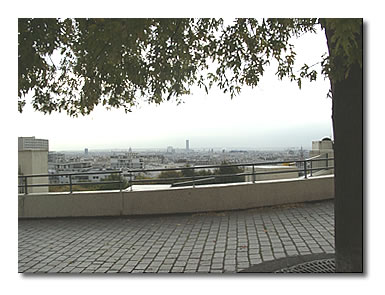 Vue sur Paris, à l'angle de la rue des Envierges et de la rue Piat.