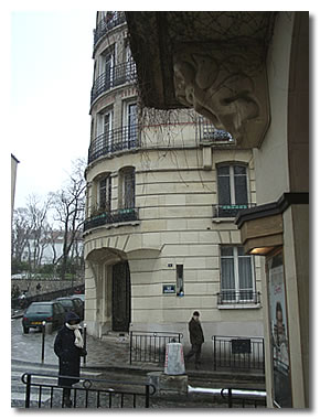 4 rue Girardon à Paris.