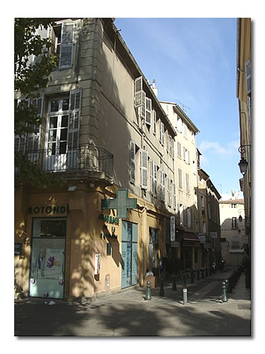 Le 1 rue Paul-Doumer, adresse des grands parents maternels d'Emile en 1857 (alors rue du Trésor). Le 1 rue Paul-Doumer, adresse des grands parents maternels d'Emile en 1857 (alors rue du Trésor).