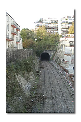 L'ancien chemin de fer de ceinture à la hauteur de la rue de Bagnolet.