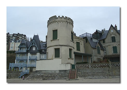 A côté de la Villa Persane, la Tour Malakoff.
