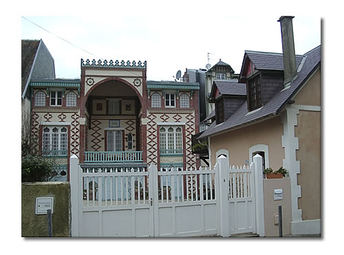 La Villa Persane, près des Roches noires.