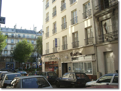L’hôtel Bertha, 1 rue Darcet, près de la place Clichy à Paris.
