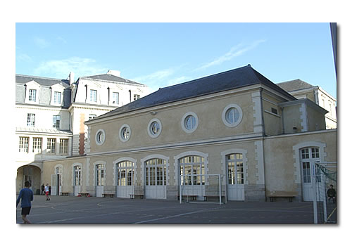 La salle des fêtes du lycée Emile Zola, où se déroula le second procès Dreyfus.