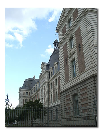 Le lycée Emile Zola Le lycée Emile Zola