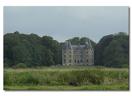 Le château de l'Isle-Marie, près de Pont-l'Abbé Le château de l'Isle-Marie, près de Pont-l'Abbé