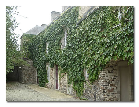 L'arrière de la maison-musée à Saint-Sauveur L'arrière de la maison-musée à Saint-Sauveur