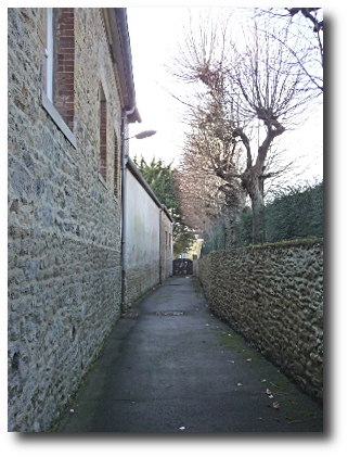 L'impasse Saint-Michel, avec à gauche l'école Sainte-Marie et au fond le Châlet du Vallon. L'impasse Saint-Michel, avec à gauche l'école Sainte-Marie et au fond le Châlet du Vallon.
