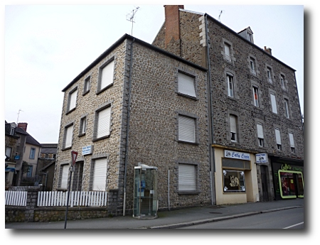 A gauche de la photo se trouvait le 11 rue des Feuteries. A gauche de la photo se trouvait le 11 rue des Feuteries.