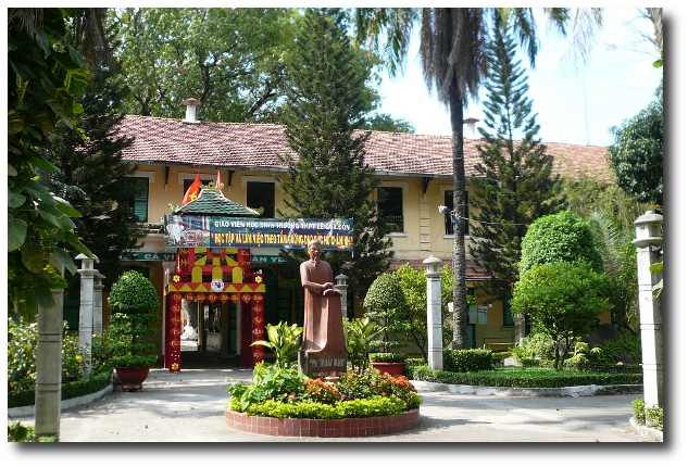 Le lycée Le Quy Dong (photo Emmanuelle du Pasquier). Le lycée Le Quy Dong (photo Emmanuelle du Pasquier).