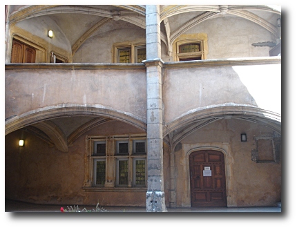 La cour Maurice Scève (ph. C. Broussas) La cour Maurice Scève (ph. C. Broussas)