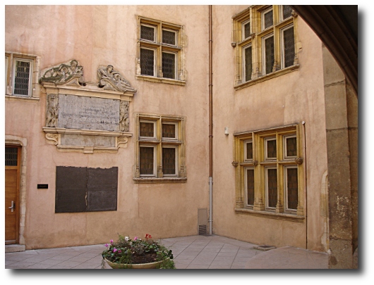 La cour Maurice Scève (ph. C. Broussas) La cour Maurice Scève (ph. C. Broussas)