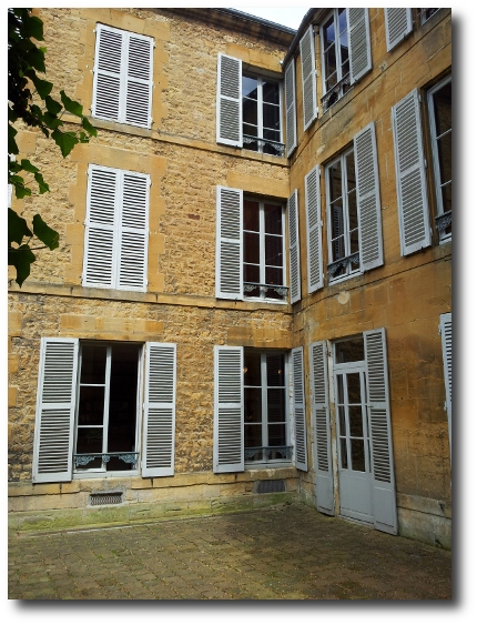 La cour intérieure du 7 quai Rimbaud.