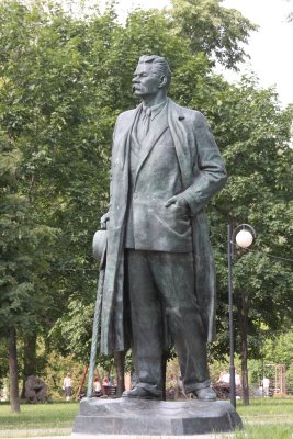 Statue_de_Gorki_parc_statues.jpg