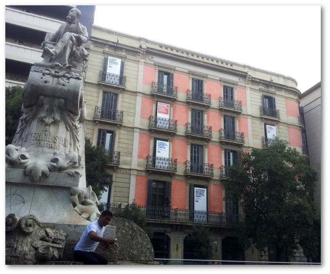 L'ancien hôtel Falcon, 30-32 La Rambla, quartier général du Parti ouvrier d'unification marxiste (POUM) en 1937, un des lieux de L'ancien hôtel Falcon, 30-32 La Rambla, quartier général du Parti ouvrier d'unification marxiste (POUM) en 1937, un des lieux de