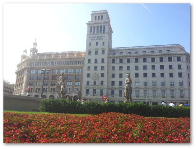 Ce qui a été reconstruit depuis à la place de l'hotel Colon. Ce qui a été reconstruit depuis à la place de l'hotel Colon.