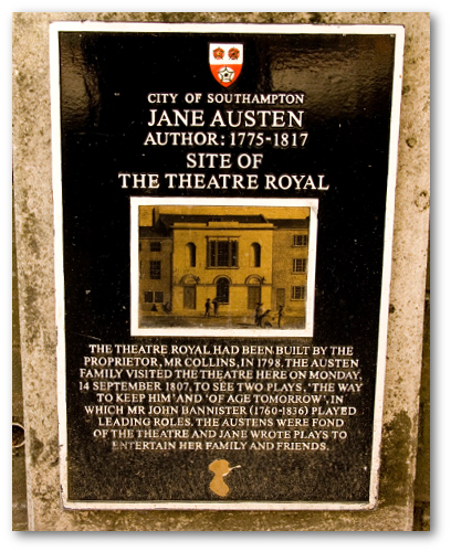 En 1807, les Austen assistent à plusieurs pièces au Theatre Royal, French Street, aujourd’hui disparu. En 1807, les Austen assistent à plusieurs pièces au Theatre Royal, French Street, aujourd’hui disparu.