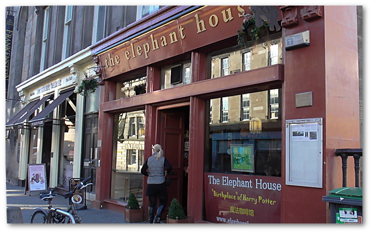Le pub The Elephant House, 21 George IV Bridge (Rowling y a écrit des HP, mais ce n'est nullement