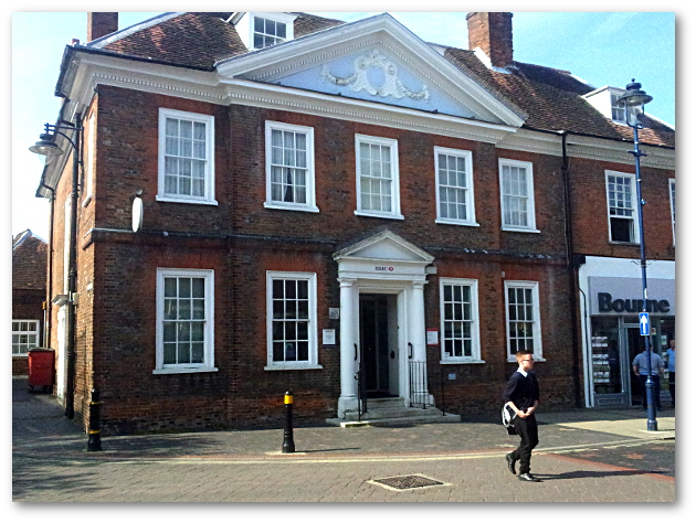 Ce bâtiment du 74 High Street était la maison du docteur Newman, chez qui Jane s'est rendue en 1811.
