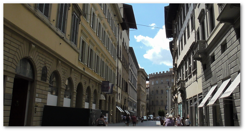 Le Café Doney à gauche et, plus loin, le Palazzo Bartolini-Salimbeni.
