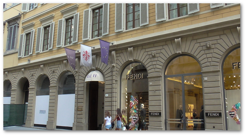 L'ancien Café Doney, dans le Palazzo Altoviti Sangalletti, 8 via Tornabuoni.